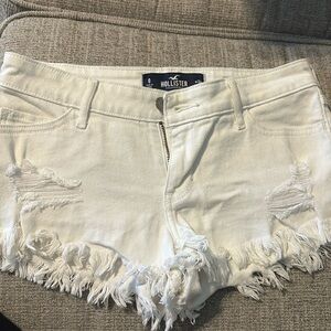 Hollister, low rise short shorts in white, distressed